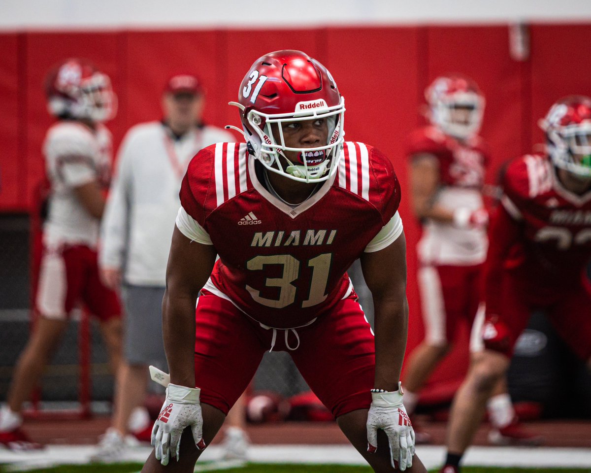 MiamiOHFootball's tweet photo. WIN THE DAY🥇

#RiseUpRedHawks | 🎓🏆 https://t.co/n97SqSyvHr