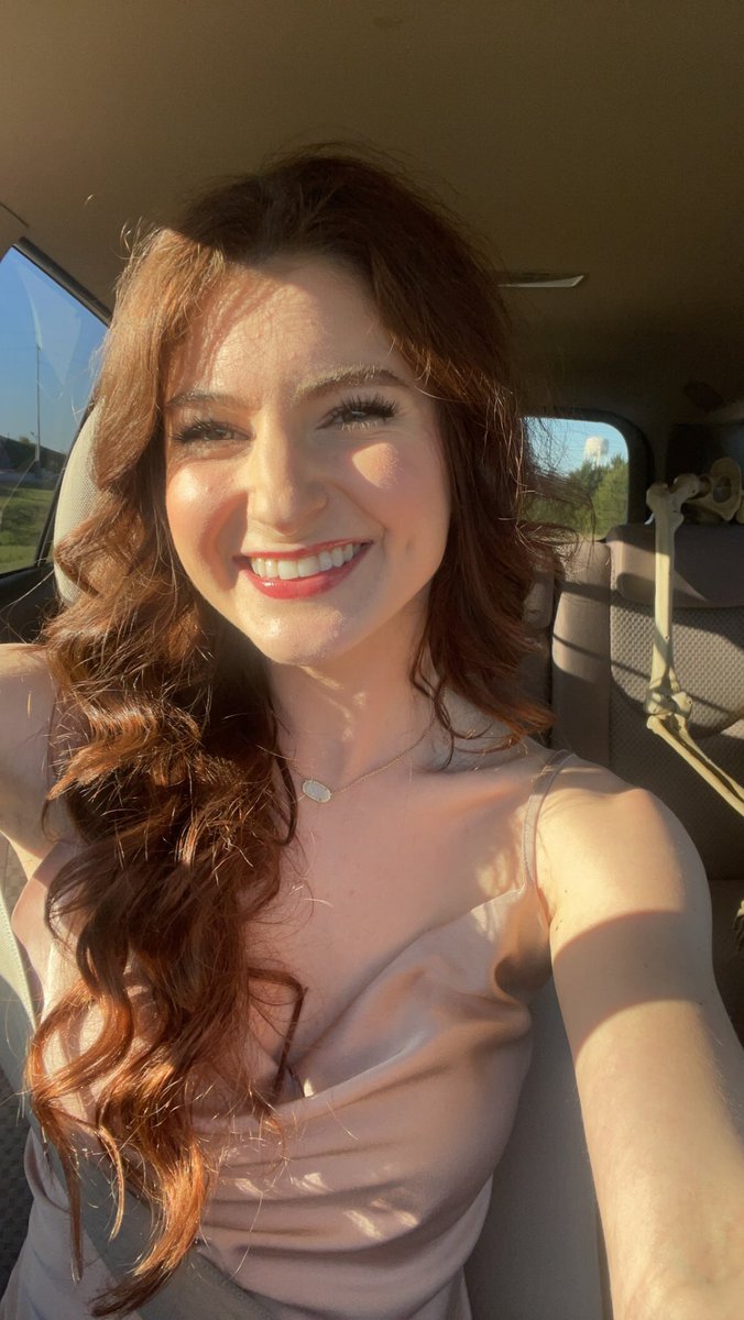 L0GANmarie's tweet photo. My brother n law told me “you’re out of the ugly duckling phase” so that’s cool I guess https://t.co/SuvpW6NwO7