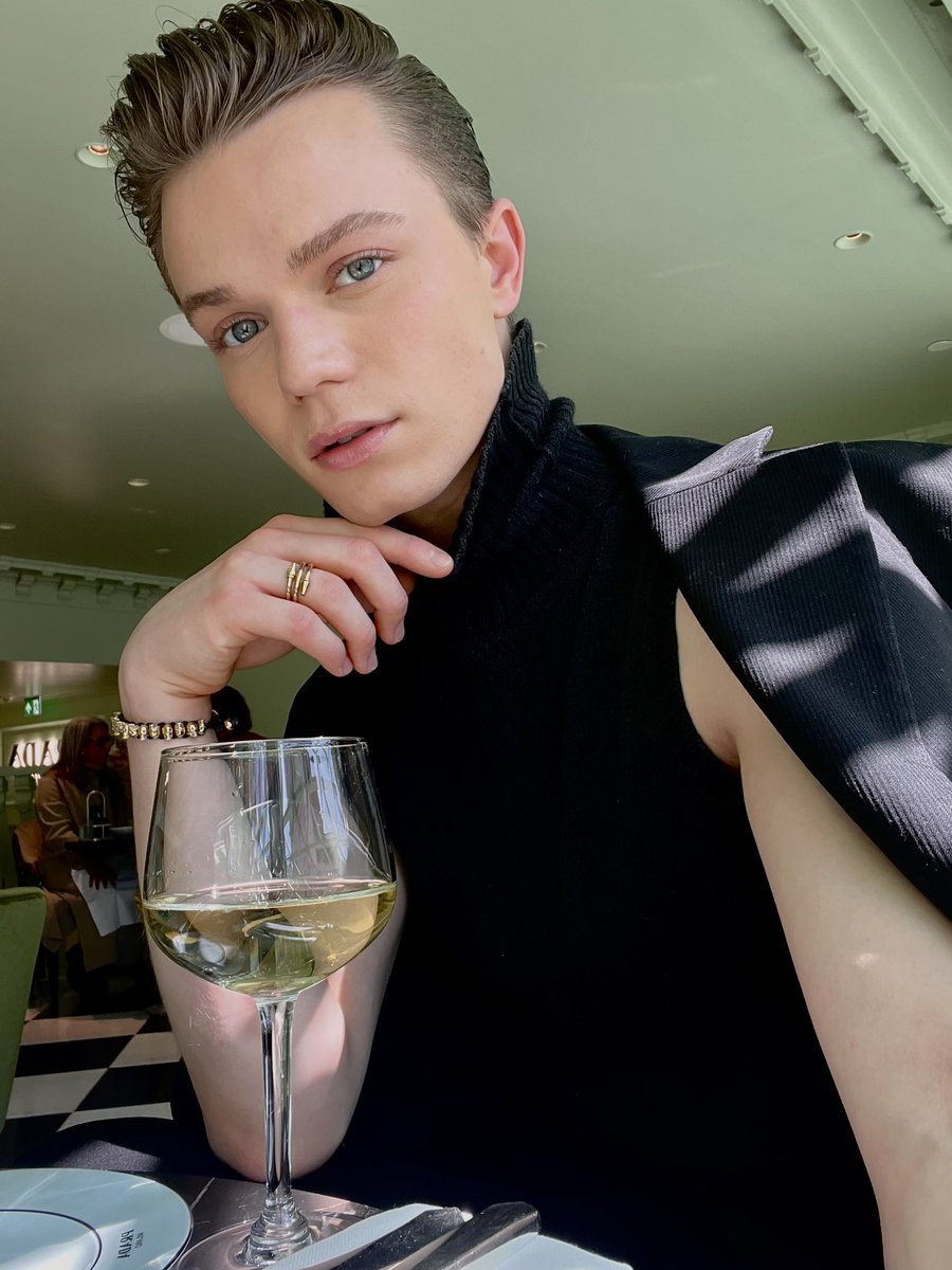 Ronan Parke tweet media