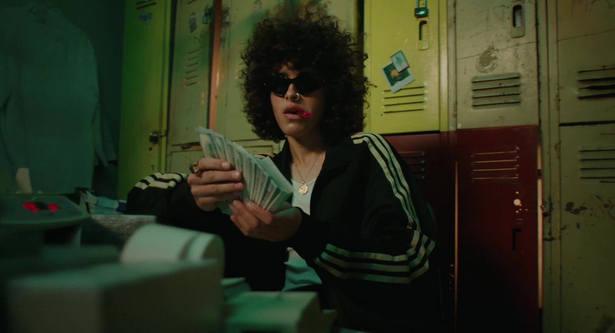 MUNADAILY's tweet photo. 📸 HQ Screencaptures of MUNA's "One That Got Away" Music Video: https://t.co/lUqyFxrqPS https://t.co/eeZP1pXeUH
