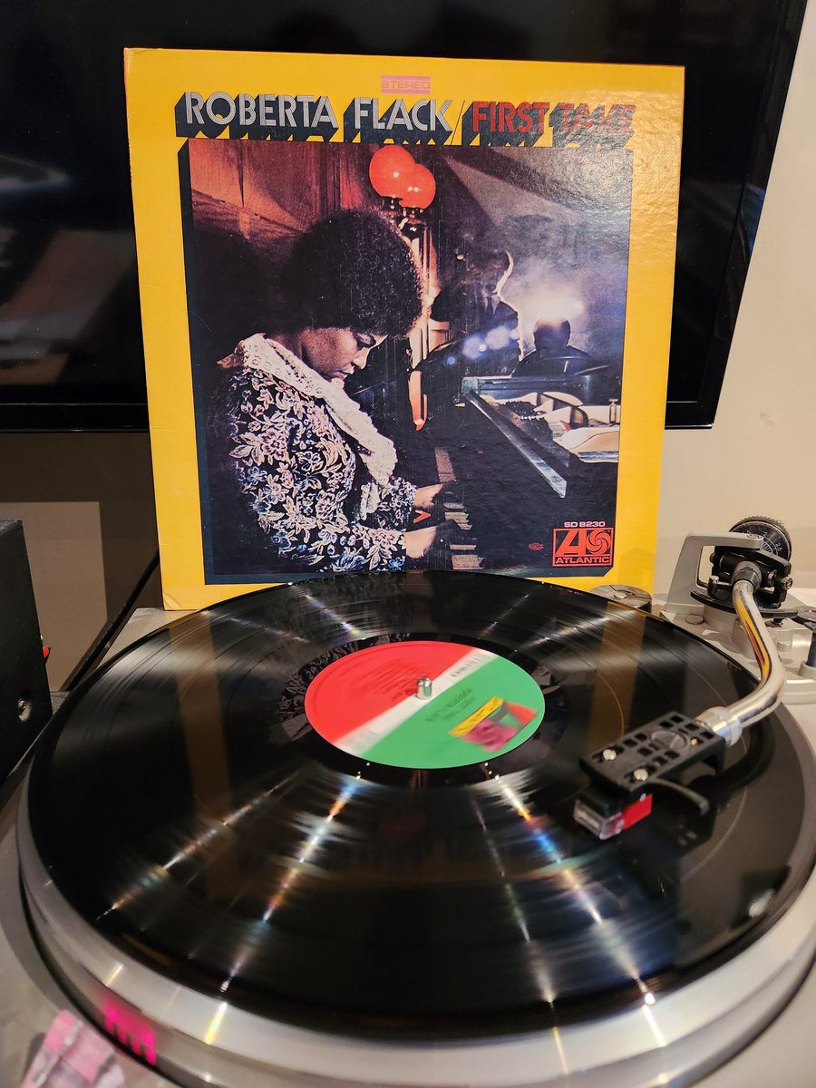 SpinVinyl1's tweet photo. Now spinning Roberta Flack - First Take. Her debut album on Atlantic Records is a soulful affair with nice jazzy bass and of course beautiful vocals. A great Leonard Cohen cover too!
#RobertaFlack #FirstTake #ComparedToWhat #TryinTimes #HeyThatsNoWayToSayGoodbye #vinylrecords https://t.co/52je98HCpk