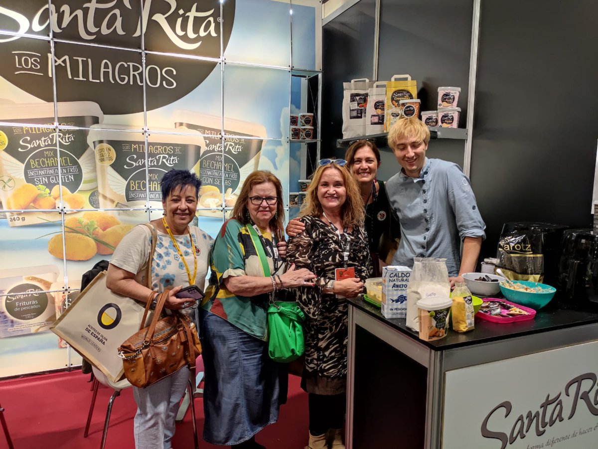 En buena compañia con <a href="/gourmetlikeme/">GOURMET LIKE ME - Recetas fáciles y más</a> en <a href="/SantaRitaHarina/">Harinas Santa Rita</a> #SG23 <a href="/GrupoGourmets/">Grupo Gourmets</a> 
.
<a href="/Doriroga/">Adoración Rodríguez</a> <a href="/tererecetas/">Las recetas de Tere</a> <a href="/cocinaaficiones/">Concha Bernad</a>