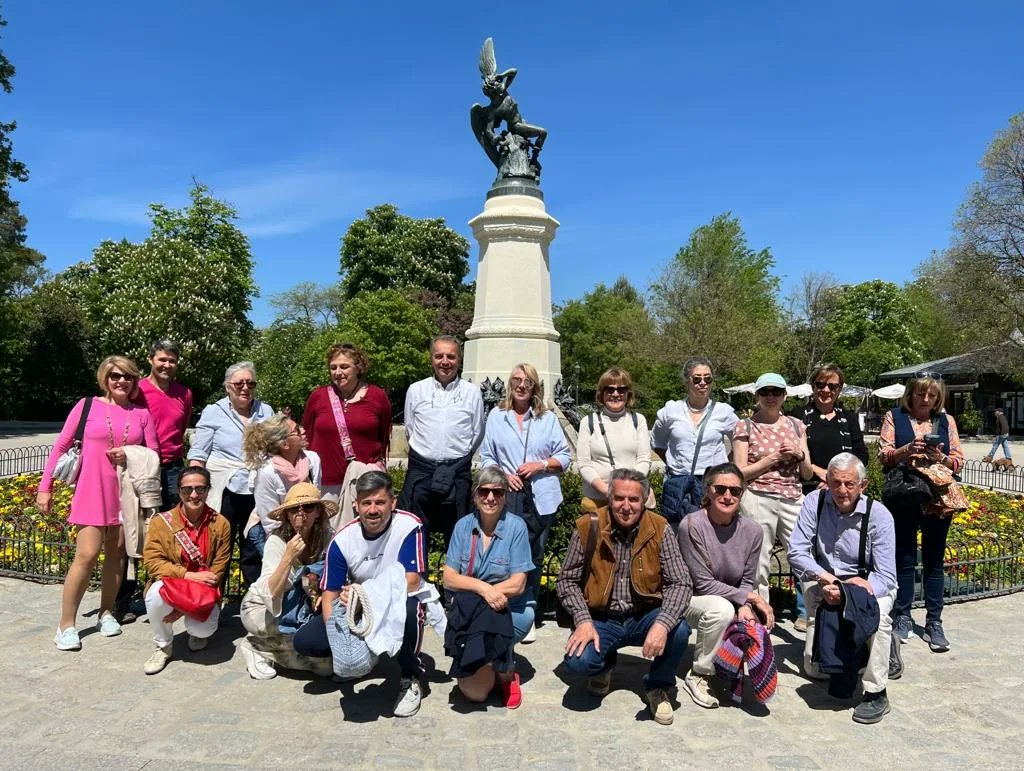 Alter_Matrice's tweet photo. Ya lo avisamos previamente, la Ruta del Observatorio iba a ser una pasada, y así lo fue.

Precioso día para conocer algunos de los lugares más desconocidos de nuestro archifamoso Retiro. https://t.co/nHIhTJ4Fw9