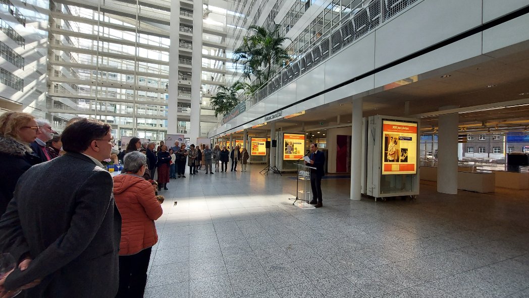 Mendel_Katzman's tweet photo. In honor of the 300 year anniversary of the Jewish community's Pinkas, The Hague municipal archives put together an exhibition about Jewish life in The Hague - past and present.

Quoting 15 sources from the Pinkas, each panel profiles a unique story about a community member. https://t.co/LcCv2OWivj