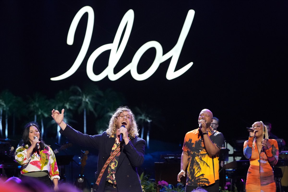 allenstone's tweet photo. What an experience to get to be a mentor on @AmericanIdol.

TO MY  TALENTED MENTEES - @elisekristine, @OliSteeleMusic, @Mattwilsonsings, @ZachariahSmith, @thisispjae, @kaeyra,
@themariahfaith, @emmaabussee, @warrenpeaymusic, @NailyahSerenity, @iamlucylove, @wtongi, @havenmadsings https://t.co/p08xVukwLM