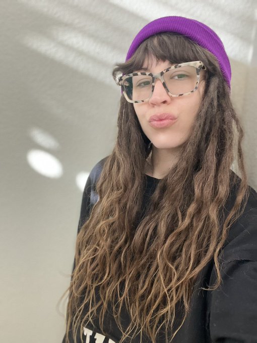 My hair is so long I can hardly fit it all in my selfies. https://t.co/IWRfN4vd0x<a href="/tag/fanime"class="tags"><span>#fanime</span></a>