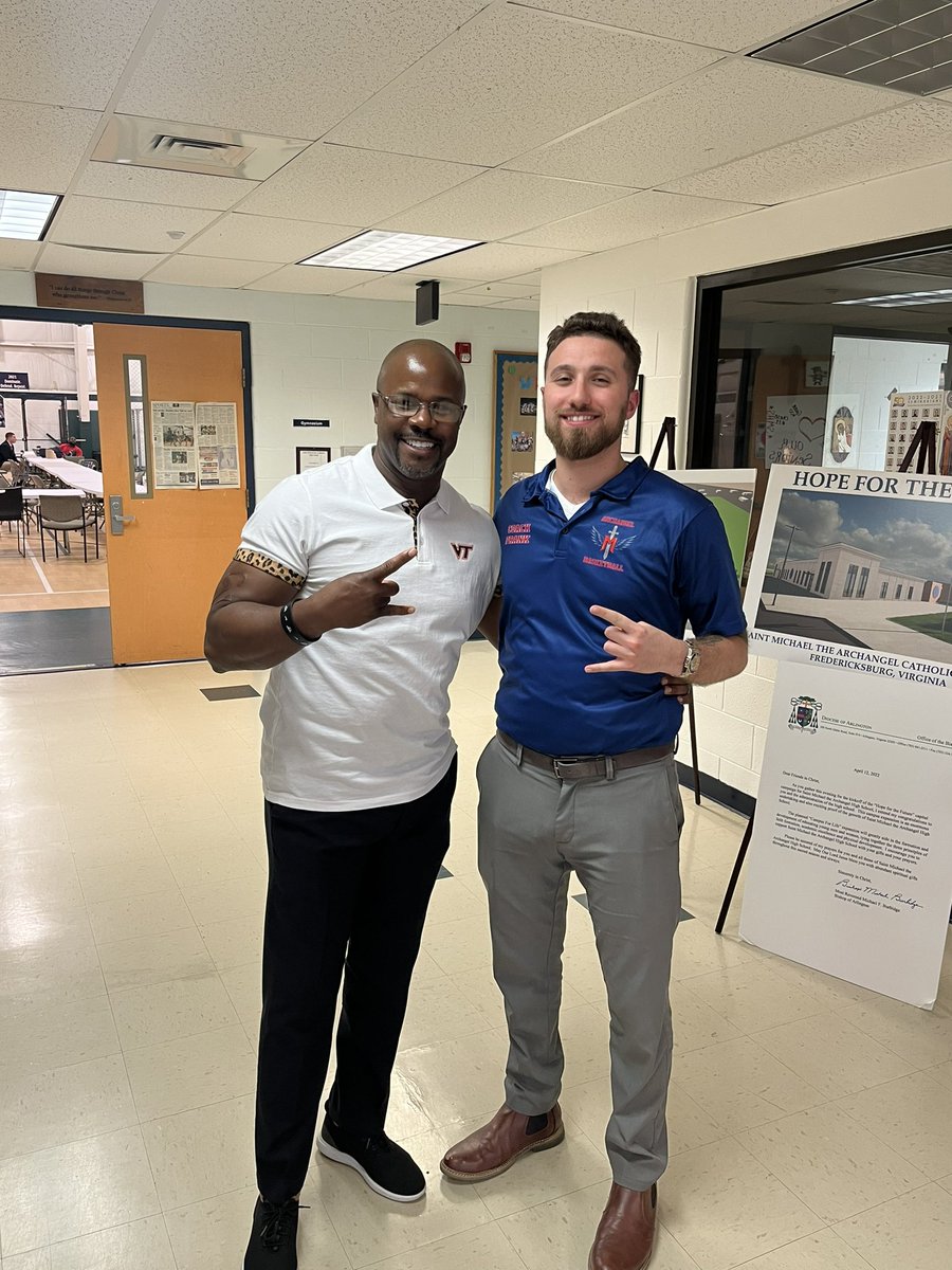 Jay_Frank17's tweet image. Thank you to Virginia Tech Football Coach (@HokiesFB) and Fraternity brother @CoachdjCheetah for stopping by @warriorfbsmhs and showing us some love. Always good catching up. Blue Phi! 🔵⚪️ @pbs_1914