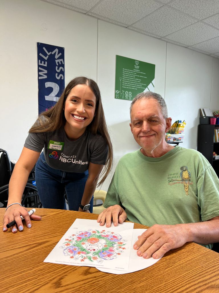 NBCUTelemundo's tweet image. 🙌 ¡Es #NationalVolunteerMonth y estamos orgullosos de celebrarlo con #NBCUnites y #ElPoderEnTi!

Recientemente tuvimos un increíble evento en el @WOWCenterMiami donde 70+ empleados de @Telemundo se reunieron para apoyar y empoderar a personas con disCAPACIDADES de desarrollo.