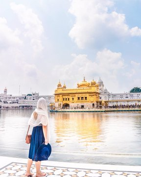WokeJanta's tweet photo. Skirts are not allowed in Golden Temple https://t.co/q536ypqM9w