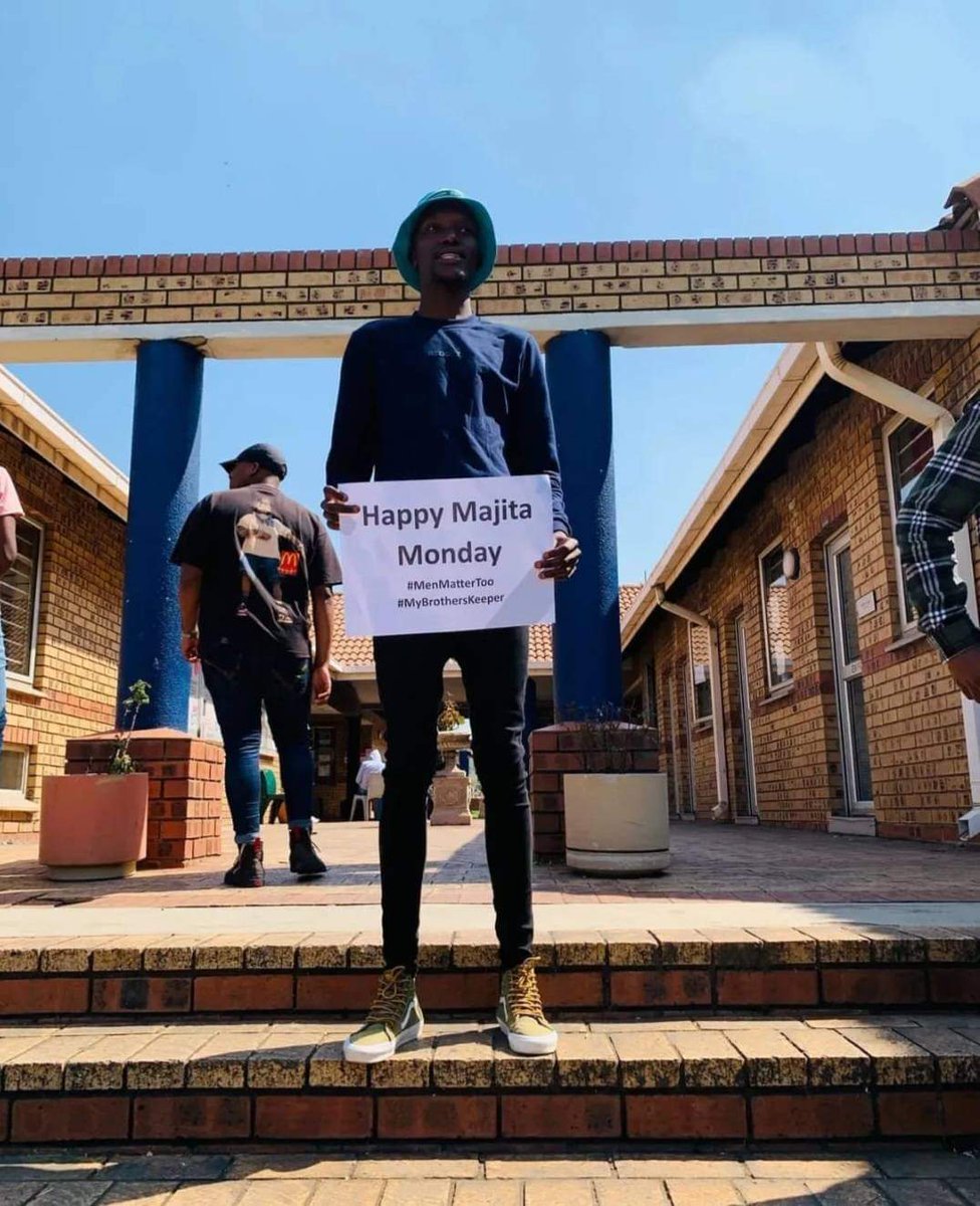 Bua_News's tweet image. Hey TUT Fam!
We are still saying it's Majita Monday! 
The Tshwane University of Technology (TUT), eMalahleni Campus students decided to show appreciation to Men.

#menmatter
#majitamonday