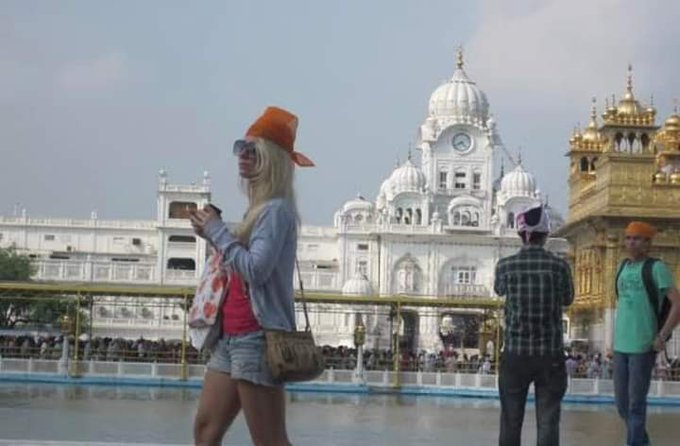 WokeJanta's tweet photo. Skirts are not allowed in Golden Temple https://t.co/q536ypqM9w