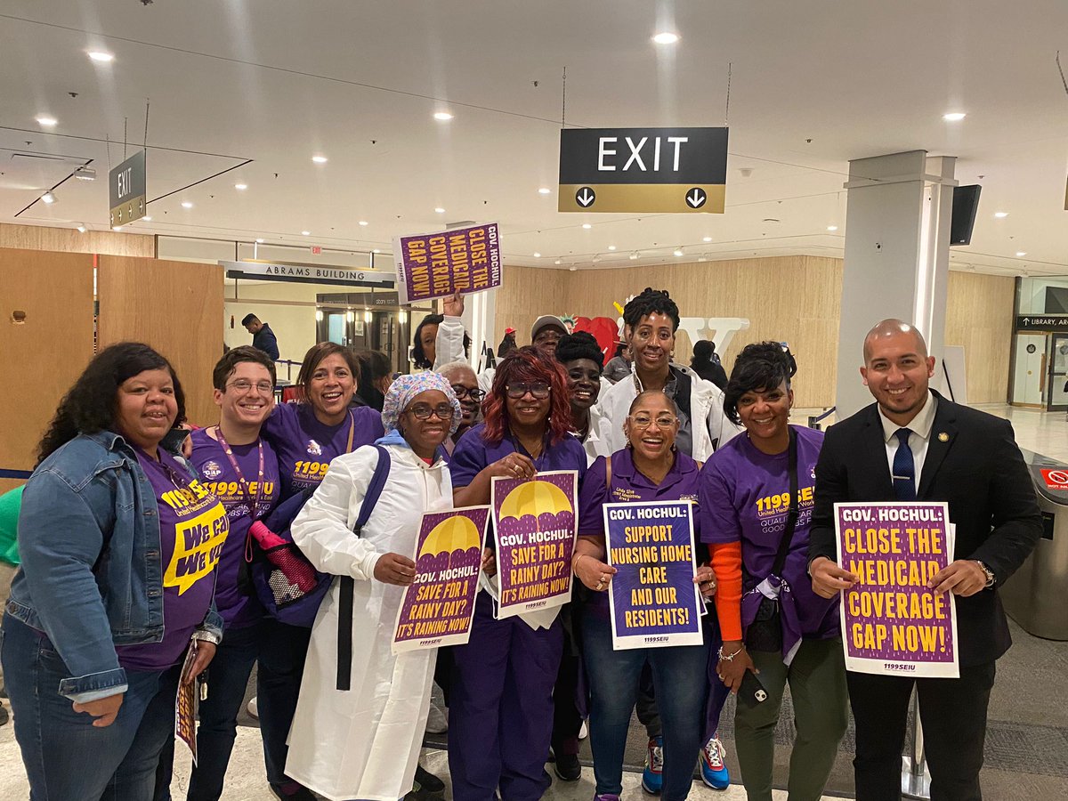 ✊🏾 Healthcare workers gave their lives to care for NYers during the pandemic. That's why I was proud to be in #Albany & meet w/@1199SEIU workers to demand we fully fund our safety net hospitals, nursing homes & home care workers. Let's #CloseTheMedicaidGap & get this budget done!