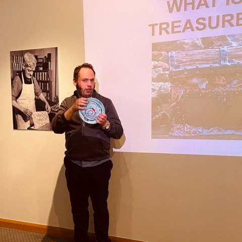 TheMoRW's tweet image. #WorcestershireHour we loved 1st session of  @Aimuseums funded #NSNA TasteTouchSmell project w @mondayniteclub1 members &amp;amp; artist @kayewinwood - we explored the museum &amp;amp; everybody shared a personal treasure. Looking forward to creating new sensory experiences for #MoRW together.