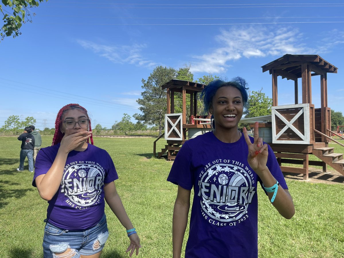 TonyaBGreen's tweet photo. Beautiful day, perfect weather! @HumbleISD_HHS @Oil_Ranch #HHS23niors https://t.co/vvsdozpefr