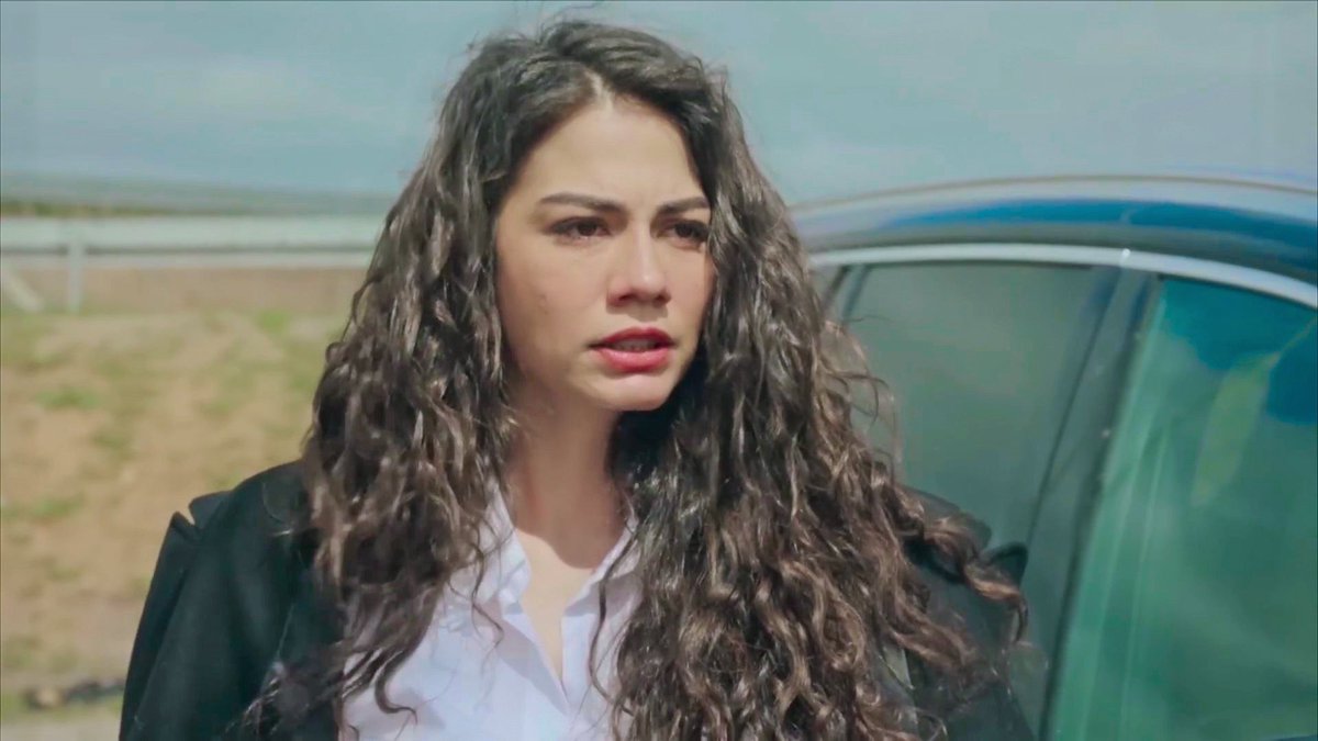 hourlydemet's tweet photo. Demet Özdemir as Farah Erşadi #DemetÖzdemir #FarahErşadi
 #AdımFarah #AdımFarahdizi https://t.co/a9MbYWQ3Iu
