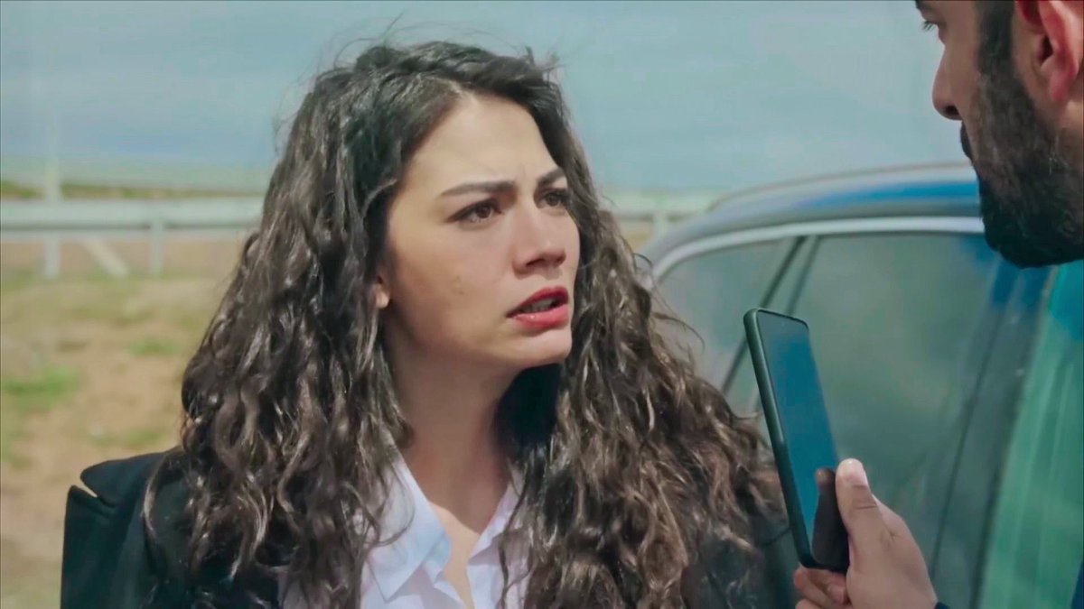 hourlydemet's tweet photo. Demet Özdemir as Farah Erşadi #DemetÖzdemir #FarahErşadi
 #AdımFarah #AdımFarahdizi https://t.co/a9MbYWQ3Iu