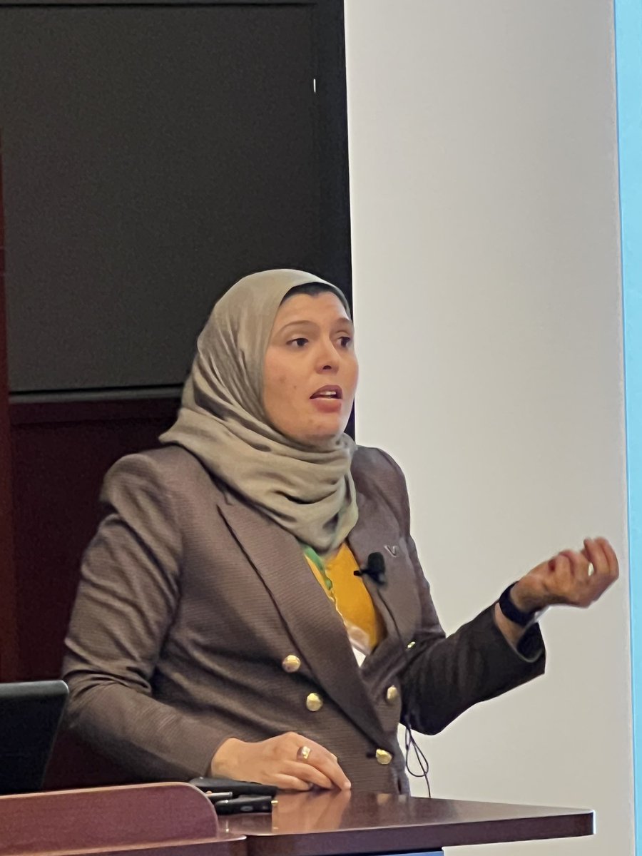EceVanderbilt's tweet photo. Dr. Mona Ebrish presenting Heterogenous Integration in the Age of Emerging Materials!
#ece #eceday #electricalengineering #computerengineering https://t.co/T6DpKQvSwo