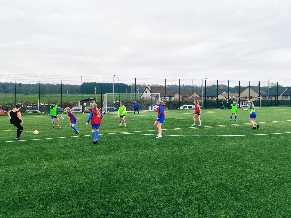 Tonight the club ran our first Girls Section Player Development session with a focus on ‘Receives’, a combination of our U14 Reds and U16 came together and worked fantastically well 👏🏼❤️💙