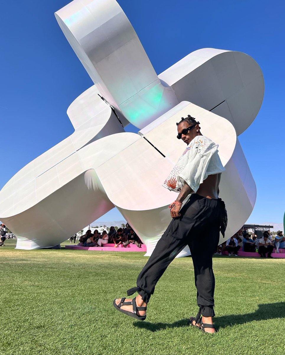Zeus_WorldWide's tweet photo. #Flowchella ๐ฌ๏ธ Day 2 https://t.co/0lZyQTxxdH