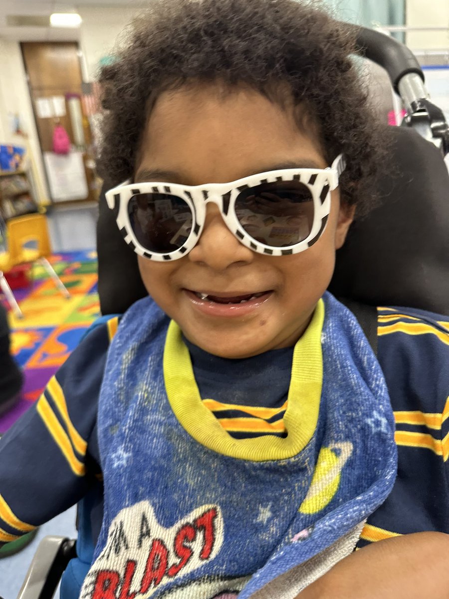 jedwardsAC's tweet photo. Our class had a great start to the Career/Spirit Week here at Andrews. Our futures are so bright that we need to wear hats and sunglasses!🧢😎 We can’t wait for Wacky Tacky Day tomorrow 🥳  @rhandrewselem https://t.co/WBrPPYKtXv