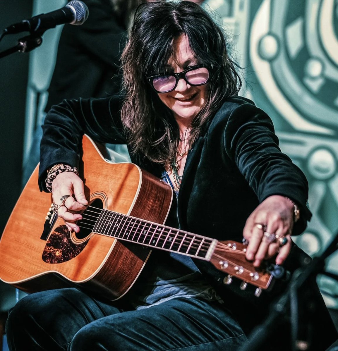 Kathy_Valentine's tweet photo. I have a big announcement coming this evening! Check back with me later! #antici........#pation
hint: it is music related but not in the usual way for me! 🎶 https://t.co/XhUfux8eBY