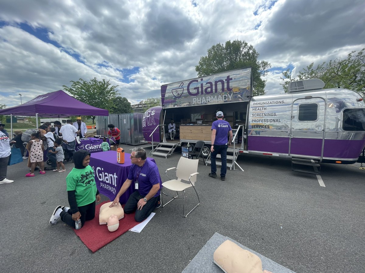 TheEventsDC's tweet photo. An educational and engaging activation on healthy living from @GiantFood π«Ά #PlayAtRFK https://t.co/cqHLuL4NGq