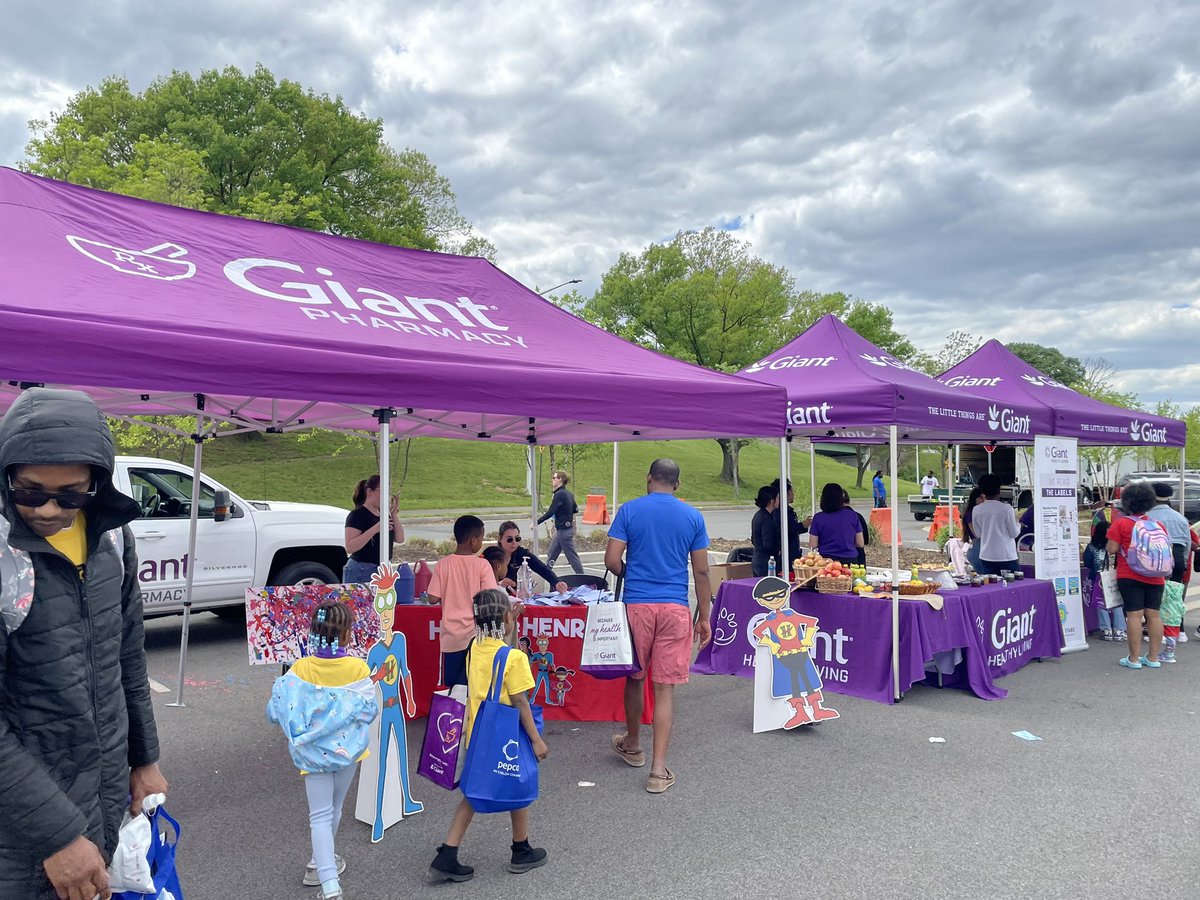 TheEventsDC's tweet photo. An educational and engaging activation on healthy living from @GiantFood π«Ά #PlayAtRFK https://t.co/cqHLuL4NGq