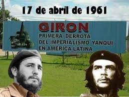 El 17 de abril de 1961 comenzó la invasión mercenaria por Playa Girón.  Al respecto, #Fidel afirmó: “Se está combatiendo en defensa  de la Patria sagrada y la Revolución (...).” #AbrilDeVictorias.