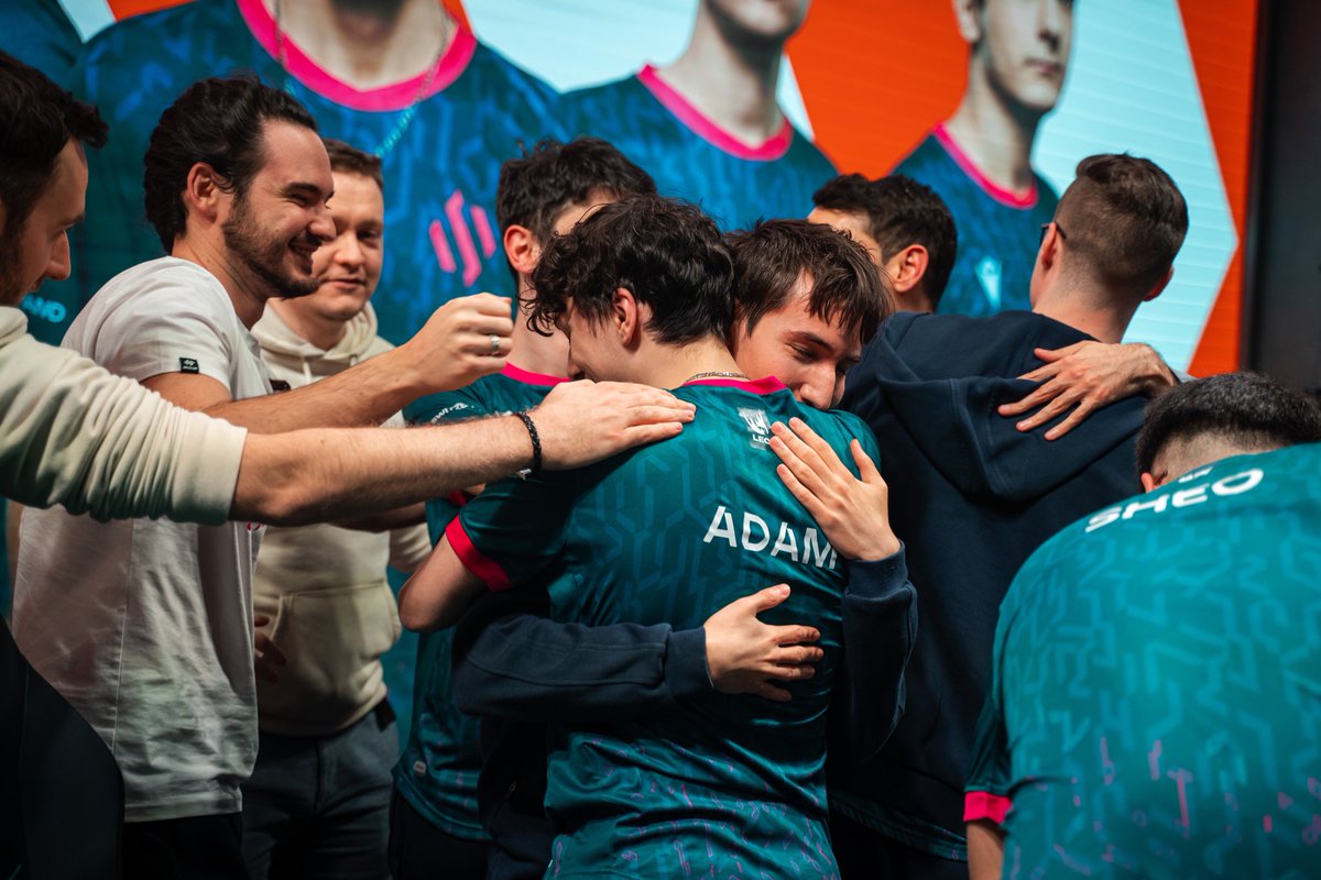 ClemThil's tweet photo. Toujours invaincu en play offs #LEC
#Cookiesdiff
Plus que 3 petites games et on se retrouve à Londres pour le #MSI2023
BDS défendra l'Europe !
Make it happen 🙏🏼
#BDSPOWER https://t.co/zlxvQ7UfWq