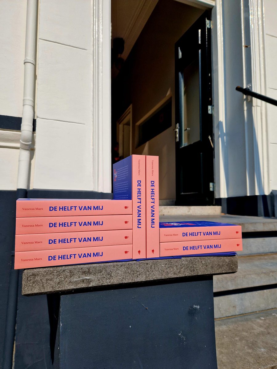 “De helft van mij” nu ook aan NL publiek officieel voorgesteld. Zie ze blinken in het zonnetje. <a href="/BLPublishers/">BorgerhoffLamberigts</a>