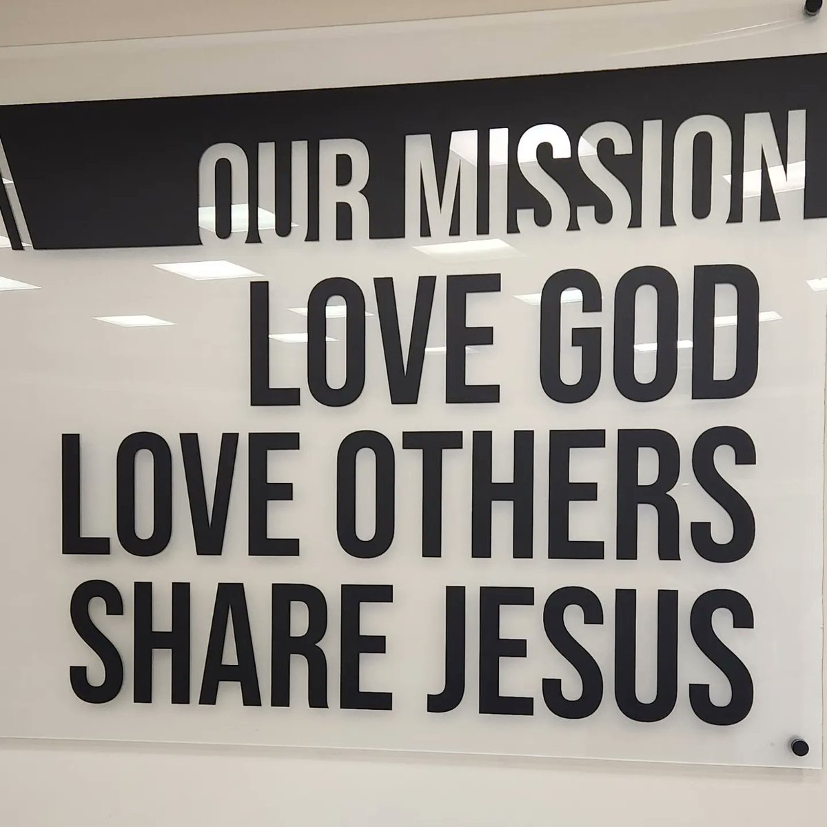 DrDLWatts's tweet photo. Somber start to the week as we helped the Covenant School move into their new location. The tragic day has past but the emotional impact will last forever. Let's continue to lift this group up in prayer as their "new normal" starts tomorrow. #covenantschool #Nashville #community https://t.co/rDDCFnfIpr