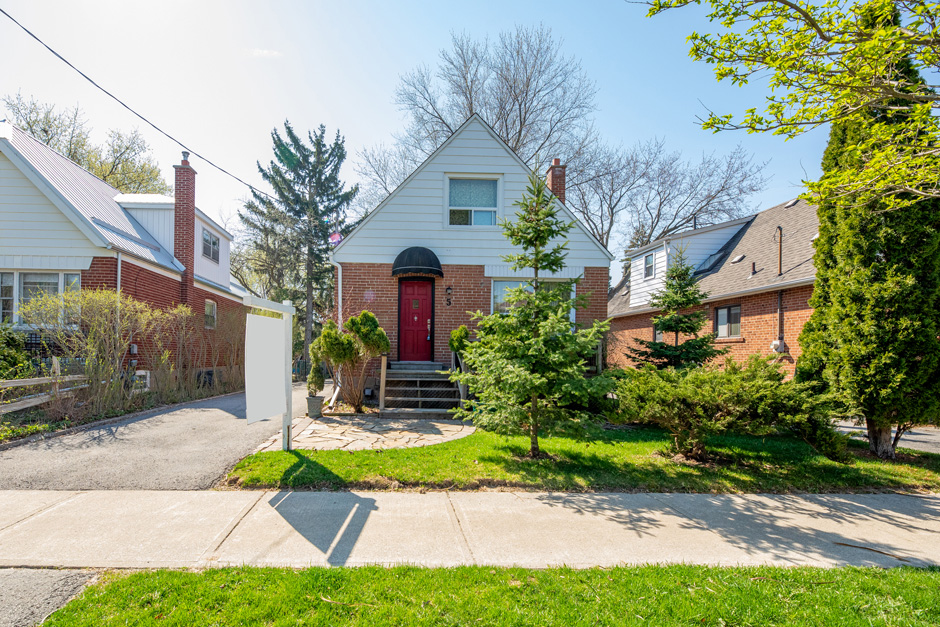 CochraneCountry's tweet photo. Just Listed! 5 Hollydene Road $1,199,900 MLS E6030593 Beautiful Clairlea Family Home Sitting On 40X125 Ft Lot
Open House: Sat April 22nd & Sun April 23rd 2:00-4:00pm
#CochraneCountry #remaxhallmark #homesforale #toronto #torontorealestate #justlisted #Clairlea #Scarborough https://t.co/VyHoWlXz0d