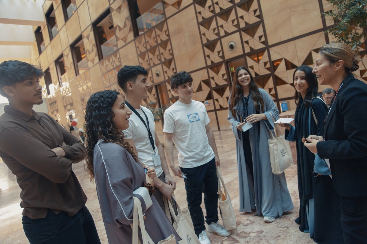 CarnegieMellonQ's tweet photo. New students explore Carnegie Mellon Qatar at welcome event. #CMUQ #TurnTartan https://t.co/JKCOlNJ4fh https://t.co/SzDIukYZaB