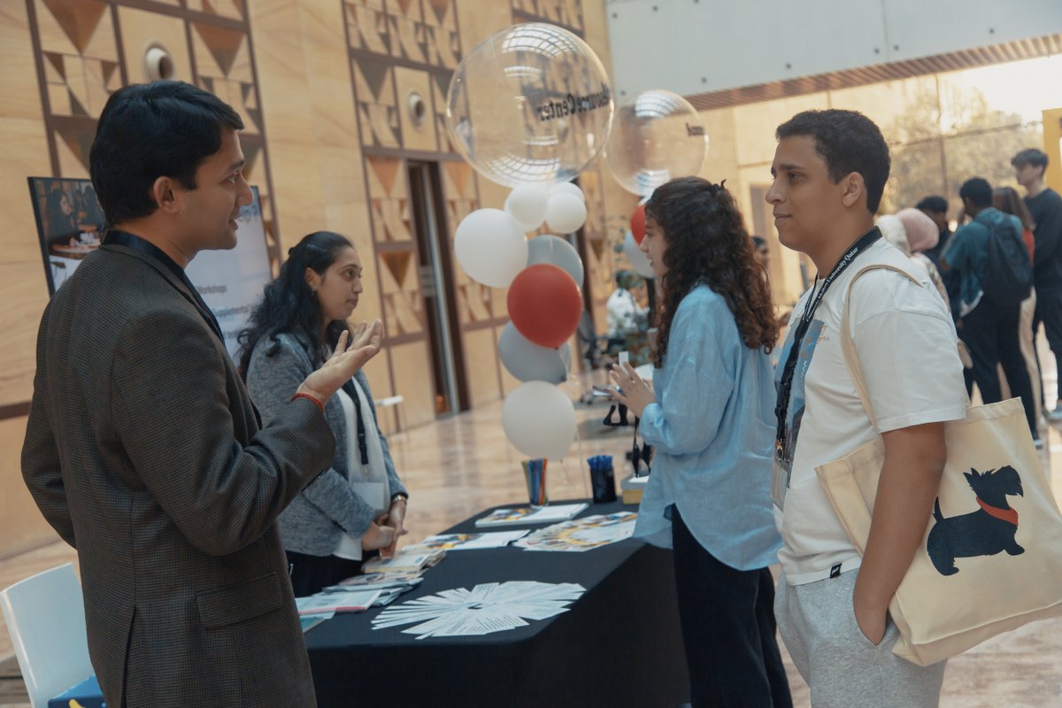 CarnegieMellonQ's tweet photo. New students explore Carnegie Mellon Qatar at welcome event. #CMUQ #TurnTartan https://t.co/JKCOlNJ4fh https://t.co/SzDIukYZaB