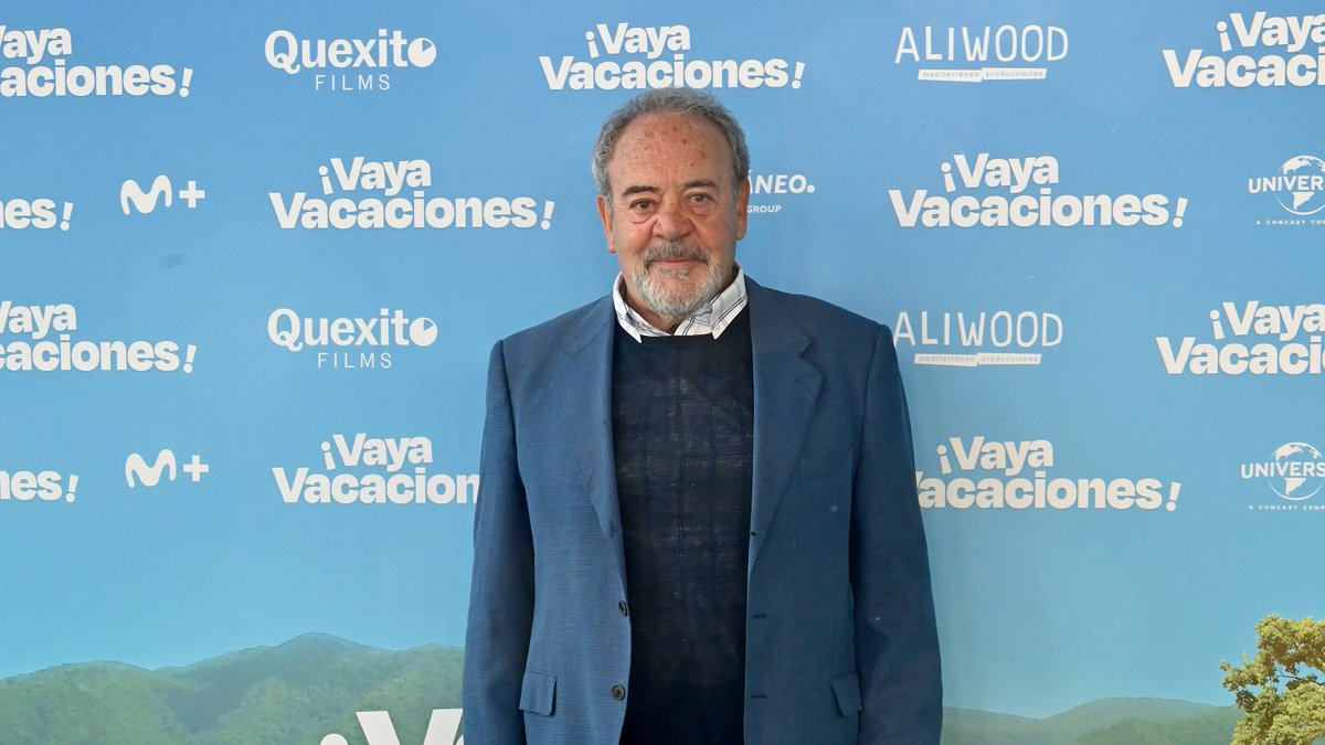En redes sociales: foto de familia perfecta 📷

En la realidad: 👊💥  

Toni Acosta, Ernesto Sevilla, Tito Valverde y Gracia Olayo, en la Premiere de #VayaVacaciones ¡21 de Abril Exclusivamente en Cines!