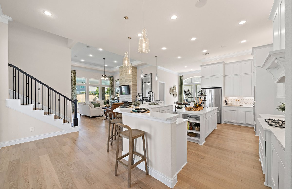 Ravenna_Homes's tweet photo. Move-in this Monday into one of our available homes in Bridgeland! 
View homes and schedule your private tour here: https://t.co/gyew0RLxhC https://t.co/LSab0bxtEE