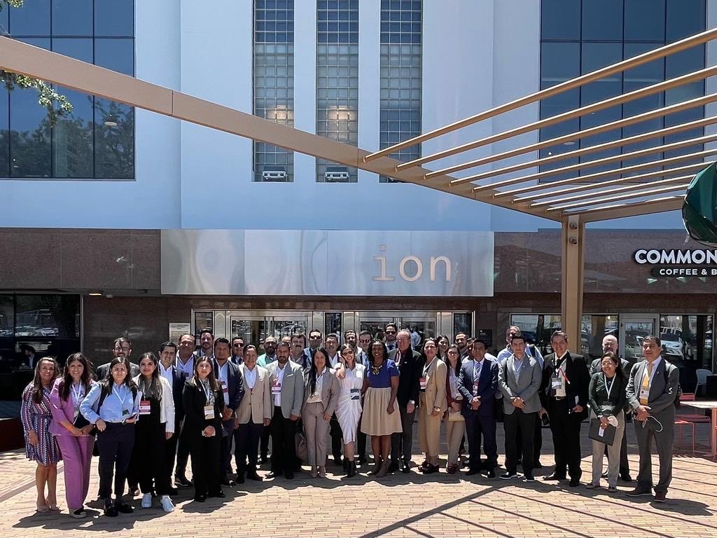 AliciaKerber's tweet photo. El Convoy para la Internacionalización de Municipios de México, Capítulo Texas visitó #Houston @impacthubHOU y @TheION para conocer ideas innovadoras sobre incubadoras y aceleradoras para crecimiento empresarial.
 #tecnología #Innovación ⁦@ConsulMexHou⁩ https://t.co/hZKIMy855Z