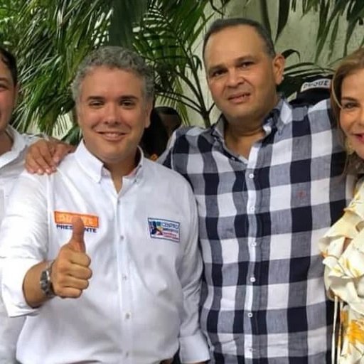 Mi Dra <a href="/VickyDavilaH/">Vicky Dávila</a>, si esas fotos significan tanto ¿Qué significan estas?