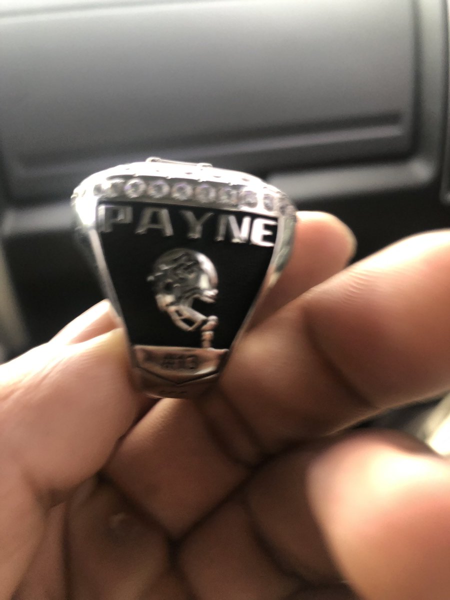 HPayne2007's tweet photo. Ring me 💍 #mountcarmelfootball https://t.co/oIdj9FlayN
