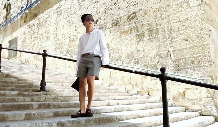 yoonminstan101's tweet photo. CMBYN #yoonminau- 

It's the summer of 1983, and precocious 17-year-old park jimin is spending the days with his family at their 17th-century villa in Lombardy, Italy. He soon meets Min yoongi a handsome doctoral student who's working as an intern for park jimin’s father. https://t.co/uxrG8M5NTQ
