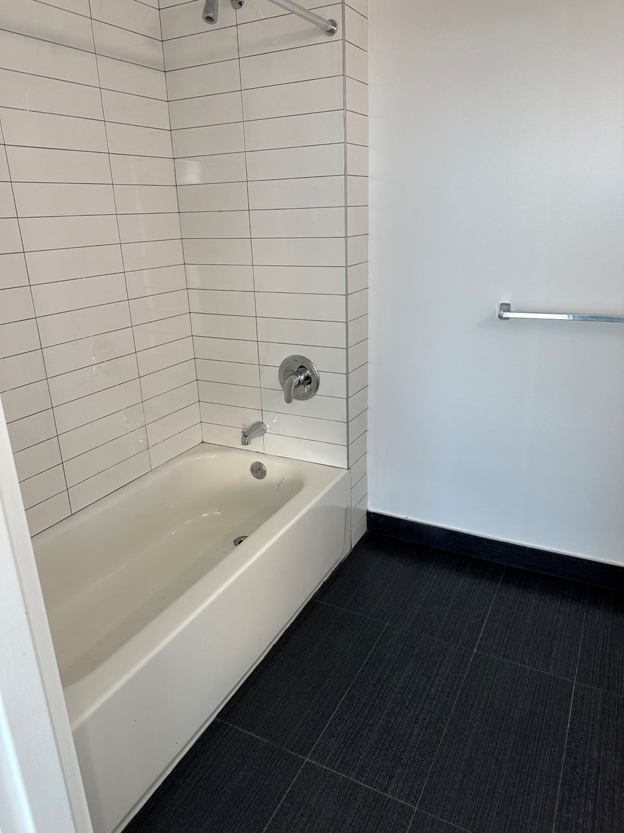 NYCHousing's tweet photo. ⚠️ New to #HousingConnect: 1-bedrooms starting at $521 per month! ⚠️
Are you looking to move into an amenity-rich building within walking distance of restaurants and grocery stores? Apply to Victory Commons before it's too late: https://t.co/HPq5oFDuq1 https://t.co/gaIQAhhWV7