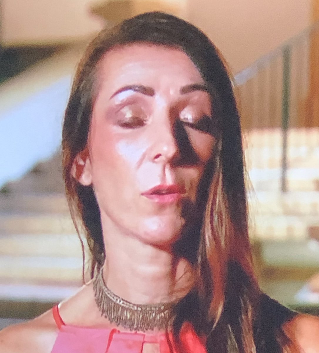 fee_lcafee's tweet photo. Quand t’as commandé ton amie Céline Dion sur Wish #MariesAu1erRegard #MariesAuPremierRegard #MAPR https://t.co/Cc6k2ppASz