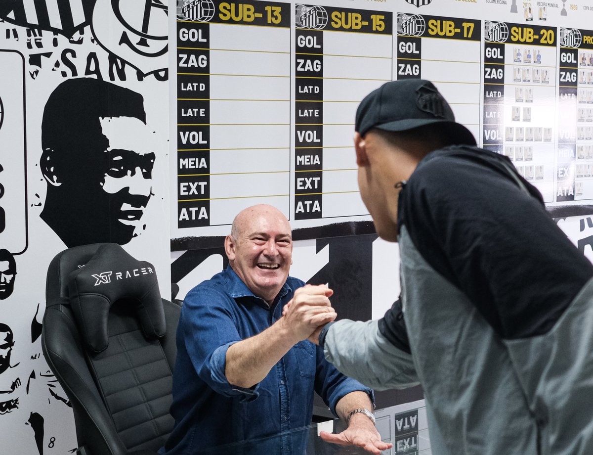 Atacante Deivid Washington renova por mais 3 anos

santosfc.com.br/atacante-deivi…