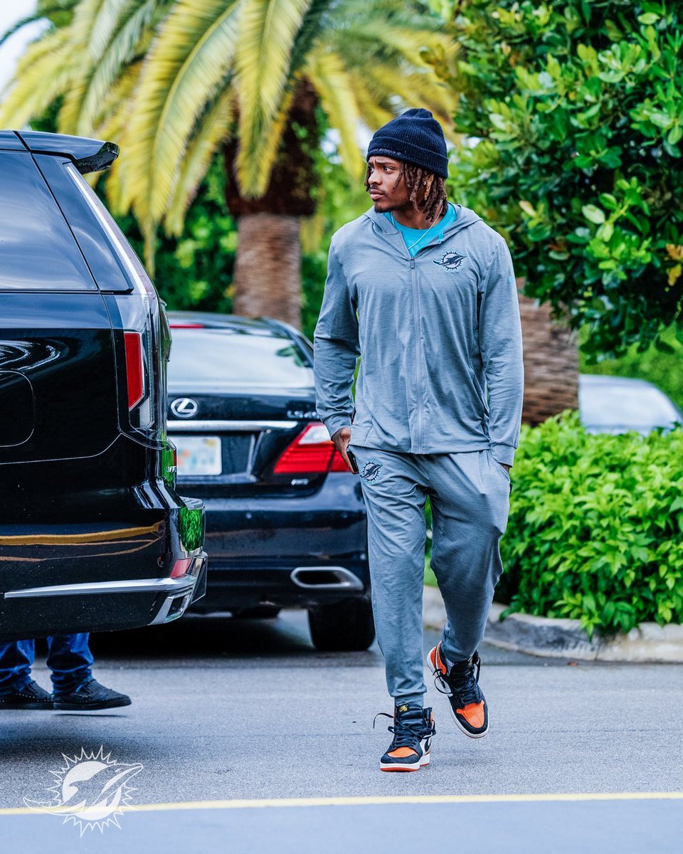 NFL's tweet photo. .@jalenramsey reporting for duty as a Dolphin. 🫡

(via @MiamiDolphins) https://t.co/yB00vYuLzJ