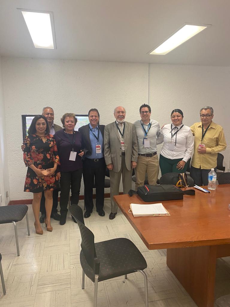 En la sala 3 del  <a href="/Centrofcrl/">Centro Federal de Conciliación y Registro Laboral</a> de la <a href="/STPS_mx/">STPS México</a> , <a href="/RicardoAcedoSam/">Ricardo Acedo Sam.</a>, Secretario General del Comité Nacional del STIRTT, encabeza la reunión de trabajo con representante legal y de recursos humanos de Satélites Mexicanos SATMEX sobre condiciones salariales, jornadas laborales ... (1)