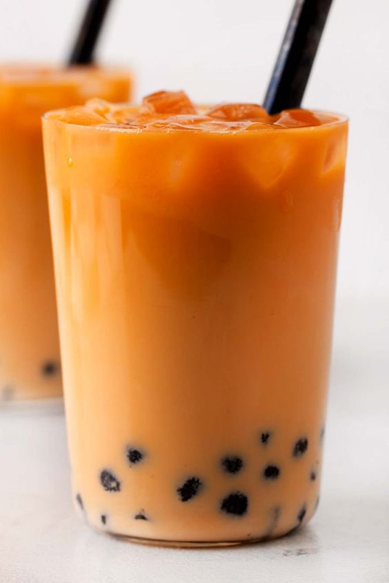 We love Bubble Tea, de estos 3 ¿Cuál te gustaría disfrutar hoy? Té blanco Pink Moon, Oolong Chai Latte o Thai Tea Latte. Nosotros no podemos elegir uno 🫢🩷🤤🤌🏻🩵