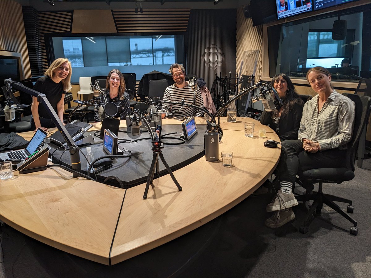 synodik's tweet photo. En entrevue à l'émission de @emilieperreault avec l'énergique Julie LeBreton et le brillant Steve Gagnon 💙 https://t.co/wupfyjOrdj https://t.co/5MKAGT2LWB
