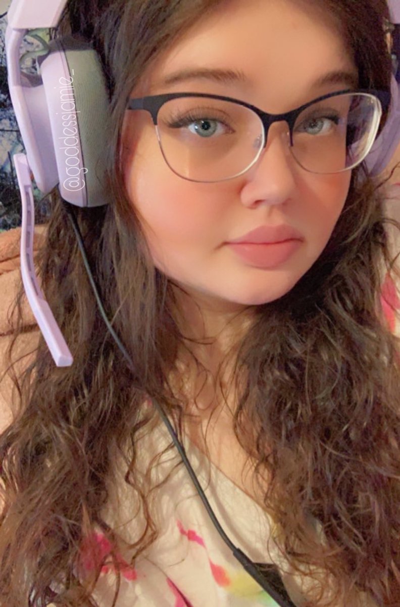 GoddessJamie_'s tweet photo. A nice and easy reimbursement opportunity for you piggies 🤍

I know you’re all obsessed with girl gamers, so be a good toy and pay for my Xbox live 💋

• Findom • Finsub • Femdom • Beta • https://t.co/esAtuULKi7