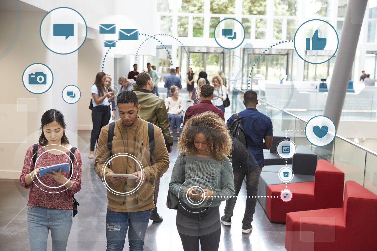 Another change coming to Twitter!

Only Twitter Blue subscribers will have their tweets recommended in the "For You" tab.

So, what does this mean for creators and marketers?

🧵 Read this thread to find out!