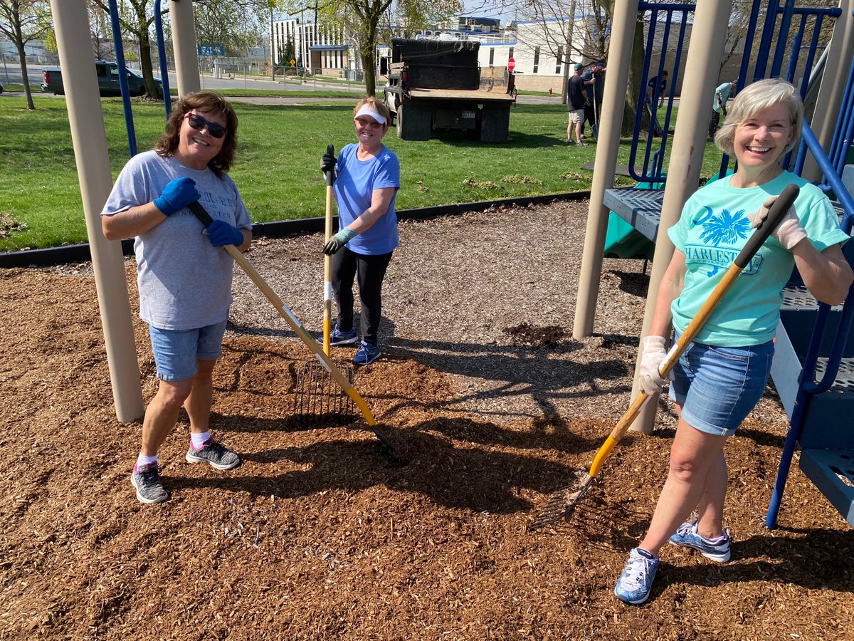 Thanks to everyone who came out to our volunteer projects this weekend in #JacksonMi. Two parks on the east side got fresh mulch and litter removal. With 30 volunteers, it was our best turnout! A great way to kick off the 2023 season.